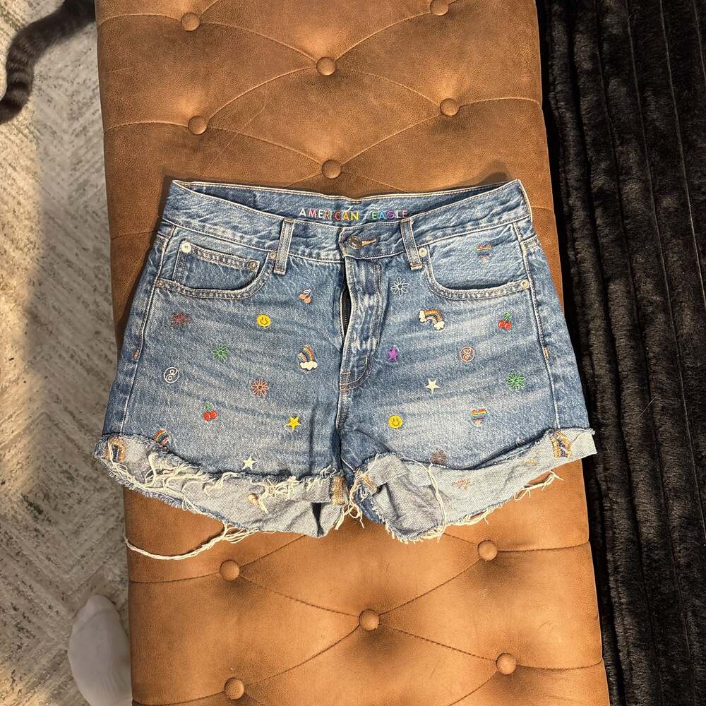 American Eagle '90s Boyfriend Short Blue Denim with Rainbow Embroidery - Picture 2 of 4